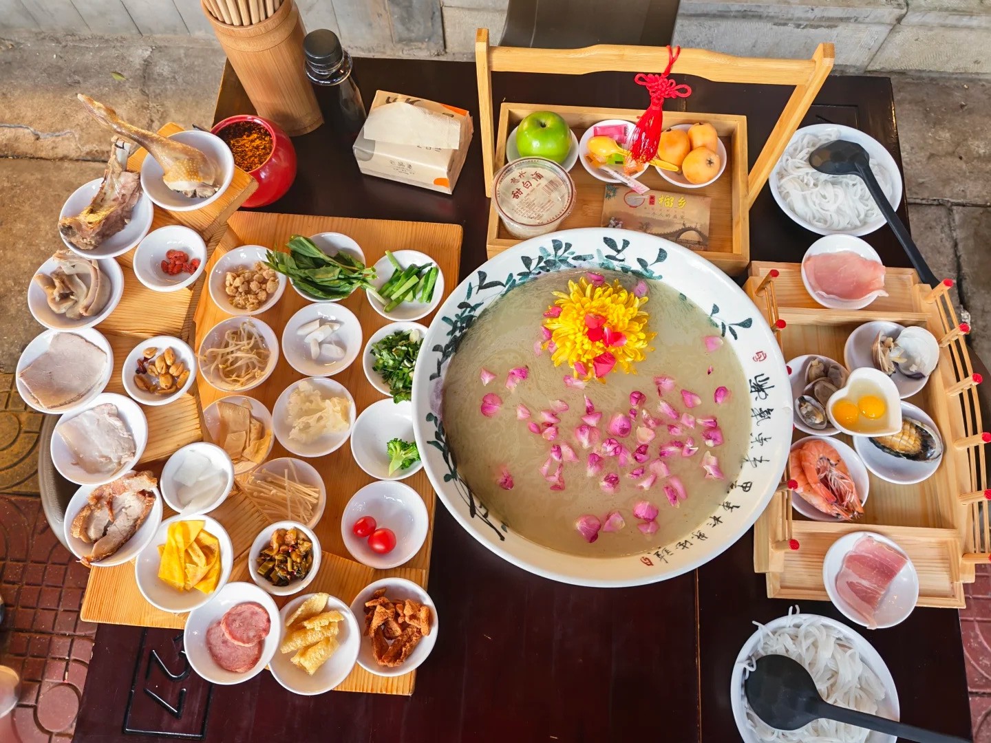建水烧豆腐与当地菜
