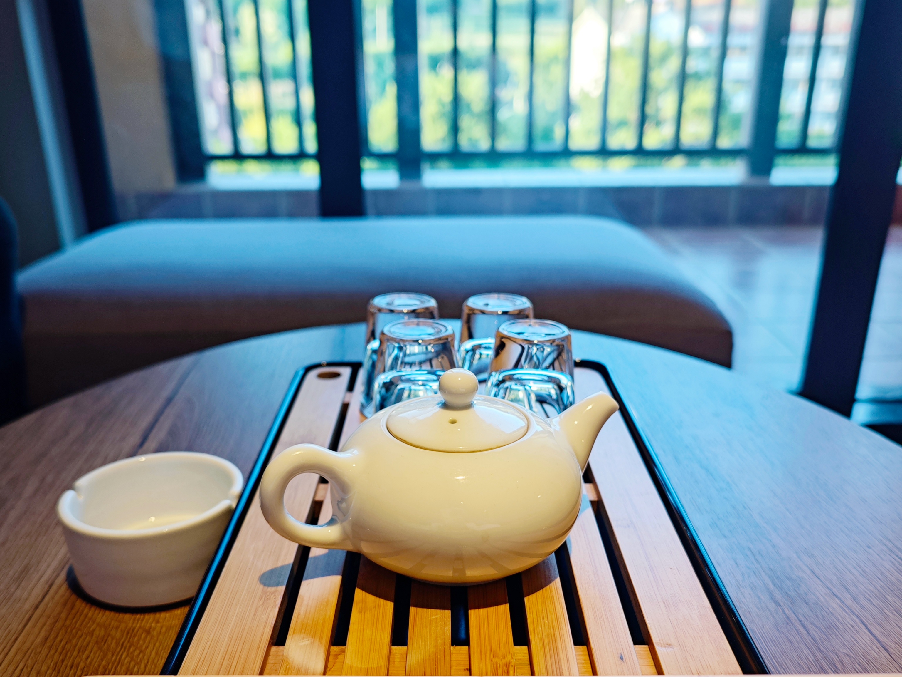 山里阳台喝茶避暑